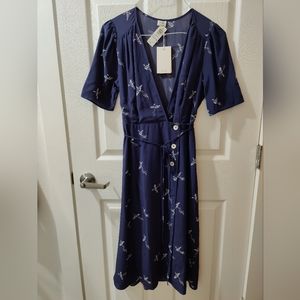 Lovely NWT Wilfred bird print navy blue silk Wrap Dress size 2